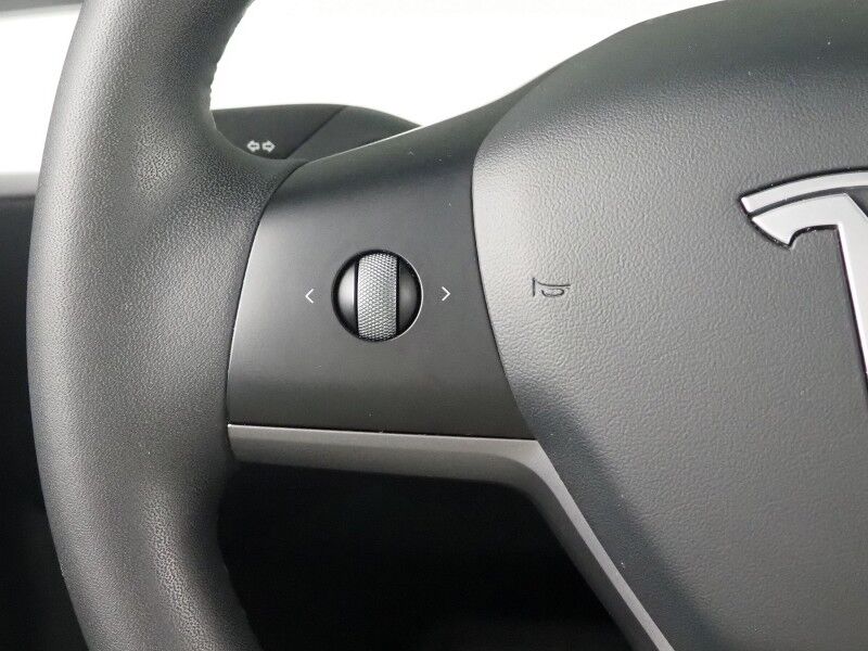 2021 Tesla Model Y Long Range AWD *TRAFFIC AWARE CRUISE CONTROL, NAVIGATION, SAFETY ALERTS, SURROUND VIEW CAMERAS, PANORAMA GLASS ROOF, HEATED SEATS/STEERING WHEEL, WIRELESS CHARGING Round Rock TX