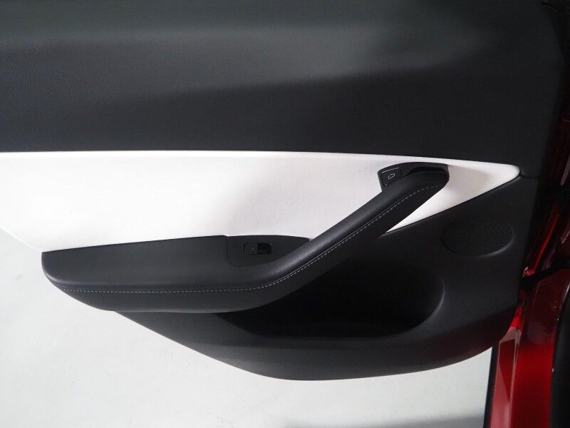2021 Tesla Model Y Long Range AWD *TRAFFIC AWARE CRUISE CONTROL, NAVIGATION, SAFETY ALERTS, SURROUND VIEW CAMERAS, PANORAMA GLASS ROOF, HEATED SEATS/STEERING WHEEL, WIRELESS CHARGING Round Rock TX