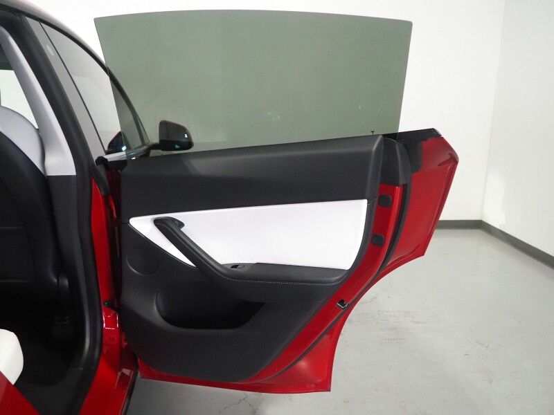 2021 Tesla Model Y Long Range AWD *TRAFFIC AWARE CRUISE CONTROL, NAVIGATION, SAFETY ALERTS, SURROUND VIEW CAMERAS, PANORAMA GLASS ROOF, HEATED SEATS/STEERING WHEEL, WIRELESS CHARGING Round Rock TX