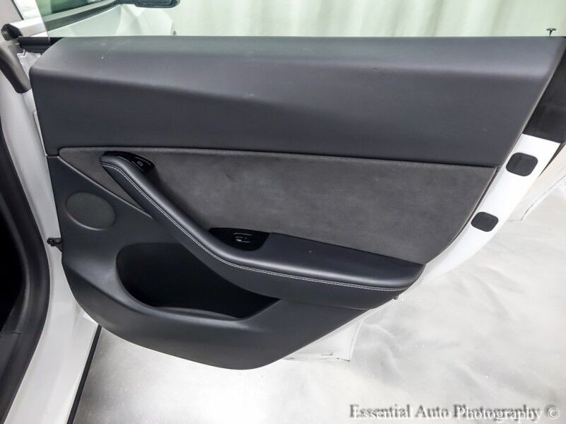 2021 Tesla Model Y Long Range PRICE INCLUDES $4000 IRS TAX CREDIT!! YOU MUST QUALIFY!! Willowbrook IL