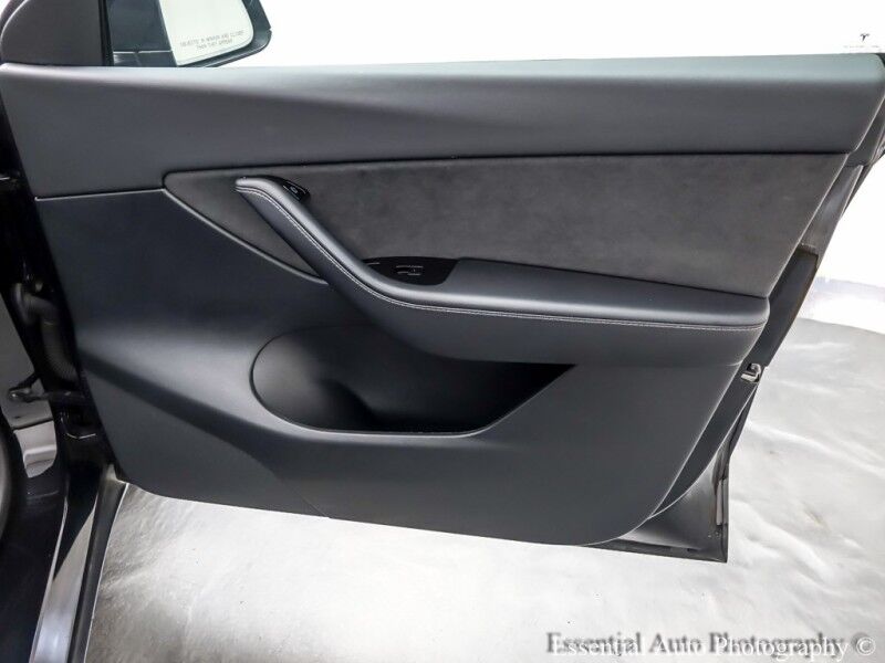 2021 Tesla Model Y Long Range PRICE INCLUDES $4000 IRS TAX CREDIT!! YOU MUST QUALIFY!! Willowbrook IL