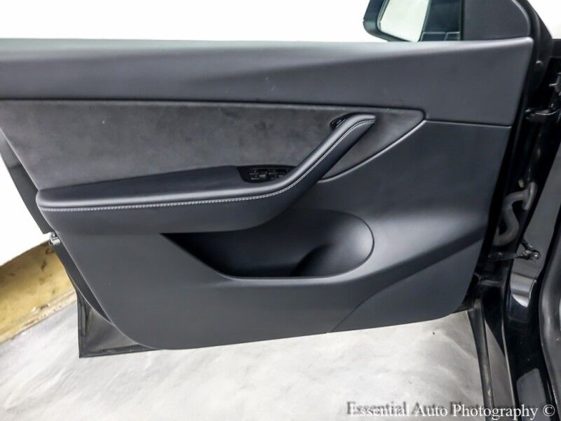 2021 Tesla Model Y Long Range PRICE INCLUDES $4000 IRS TAX CREDIT!! YOU MUST QUALIFY!! Willowbrook IL