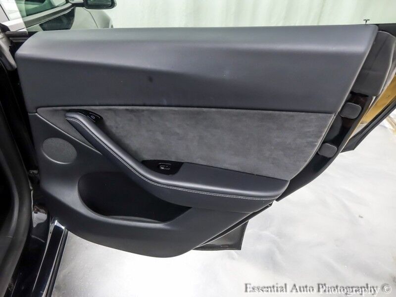 2021 Tesla Model Y Long Range PRICE INCLUDES $4000 IRS TAX CREDIT!! YOU MUST QUALIFY!! Willowbrook IL