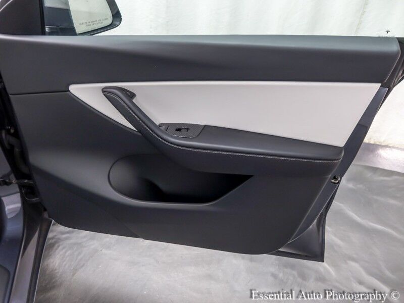 2021 Tesla Model Y Long Range PRICE INCLUDES $4000 IRS TAX CREDIT!! YOU MUST QUALIFY!! Willowbrook IL