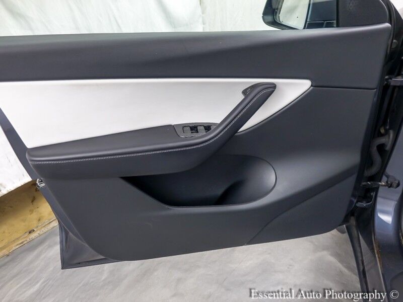 2021 Tesla Model Y Long Range PRICE INCLUDES $4000 IRS TAX CREDIT!! YOU MUST QUALIFY!! Willowbrook IL