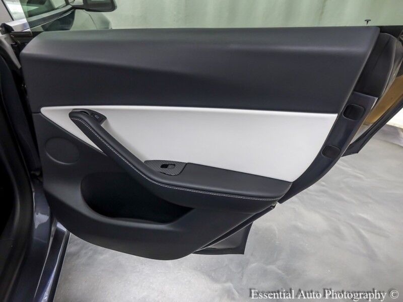 2021 Tesla Model Y Long Range PRICE INCLUDES $4000 IRS TAX CREDIT!! YOU MUST QUALIFY!! Willowbrook IL