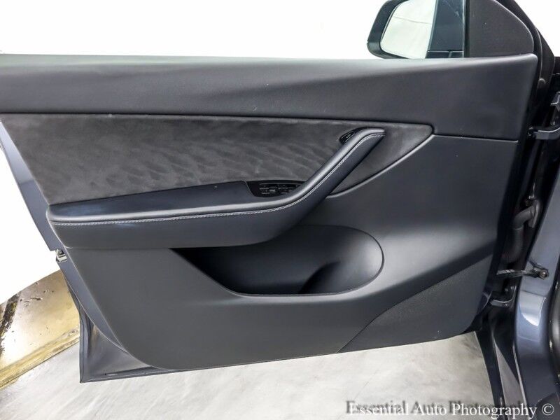 2021 Tesla Model Y Long Range PRICE INCLUDES THE $4000 FED EV TAX CREDIT. YOU MUS Willowbrook IL