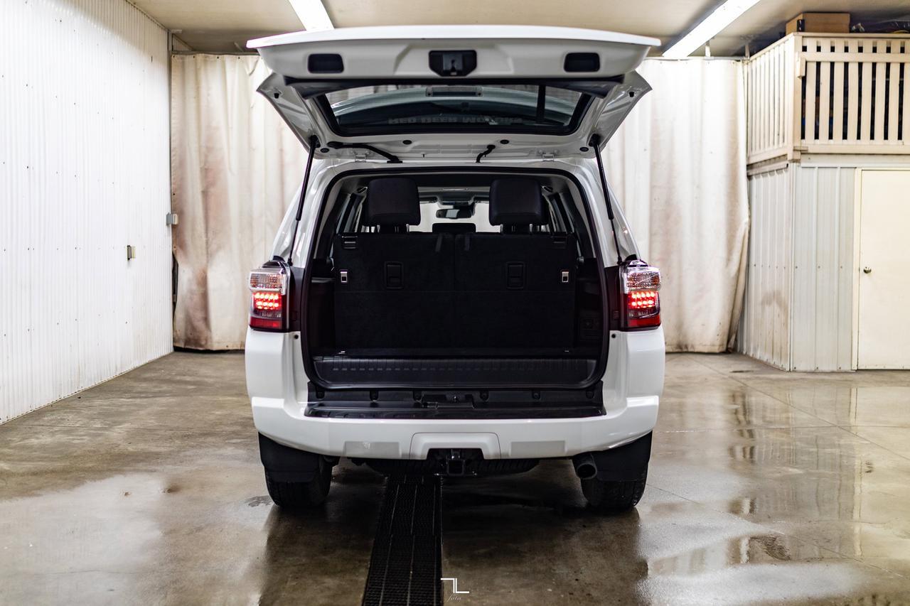 2021 Toyota 4Runner 4x4 SR5 Leather Roof BCam 7 Passenger Red Deer AB