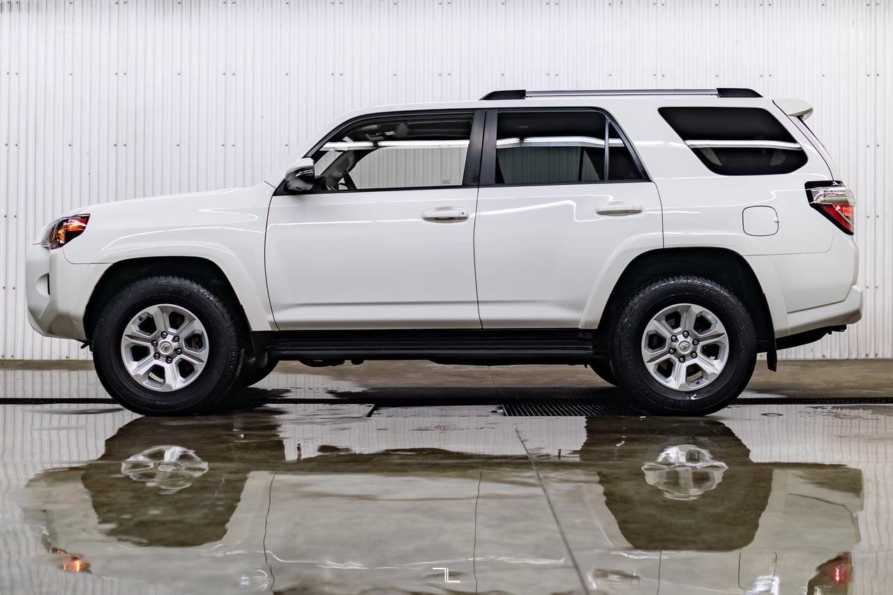 2021 Toyota 4Runner 4x4 SR5 Leather Roof BCam 7 Passenger Red Deer AB