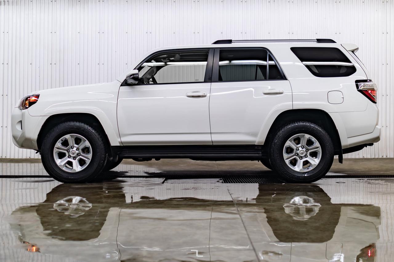 2021 Toyota 4Runner 4x4 SR5 Leather Roof BCam 7 Passenger Red Deer AB