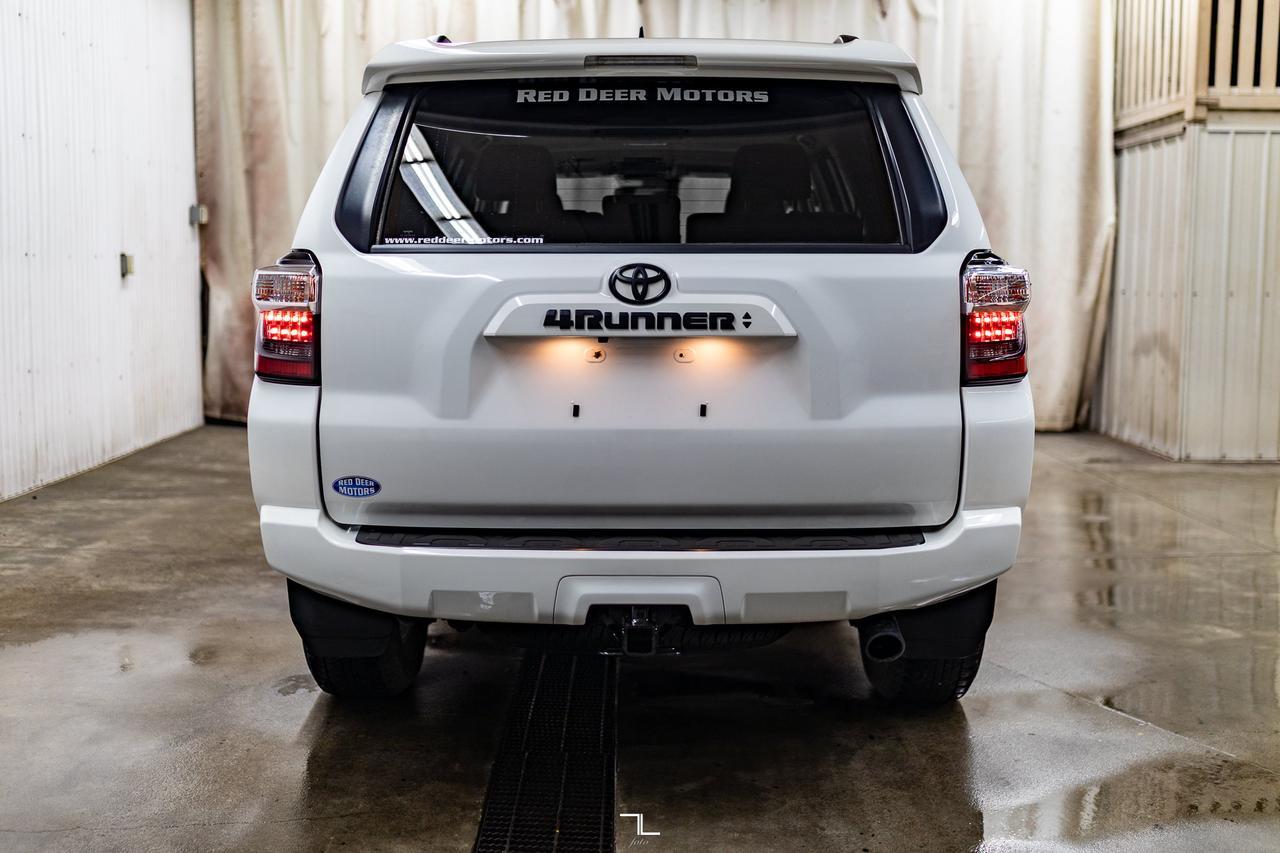 2021 Toyota 4Runner 4x4 SR5 Leather Roof BCam 7 Passenger Red Deer AB