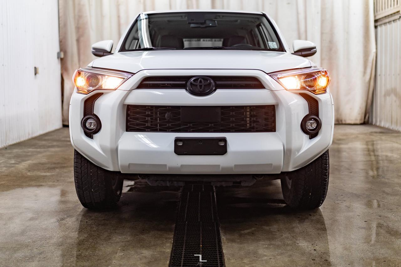 2021 Toyota 4Runner 4x4 SR5 Leather Roof BCam 7 Passenger Red Deer AB