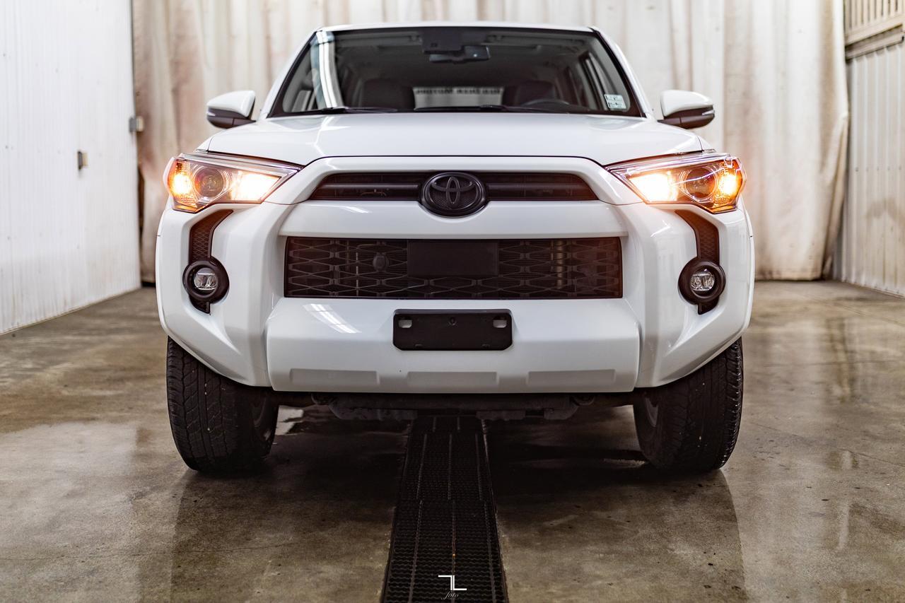 2021 Toyota 4Runner 4x4 SR5 Leather Roof BCam 7 Passenger Red Deer AB