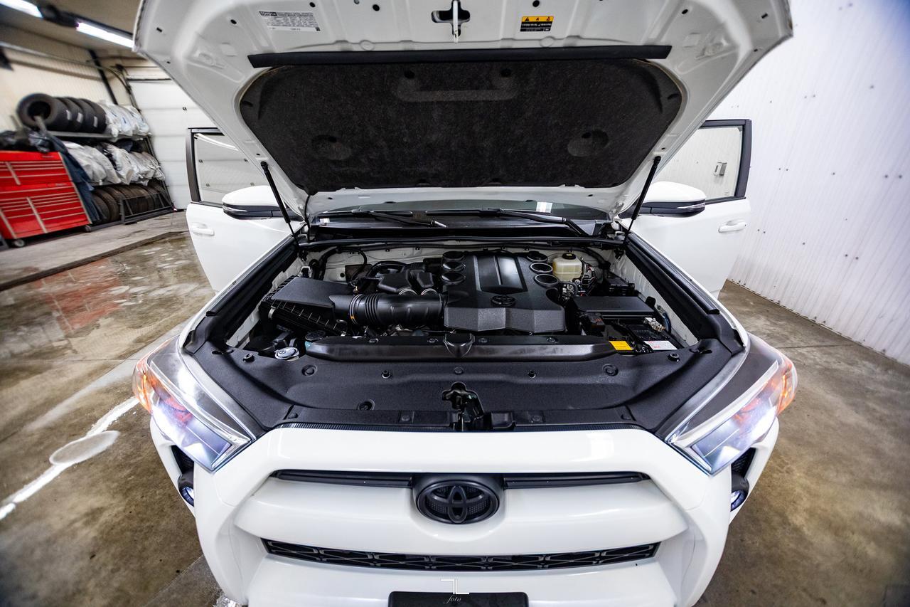 2021 Toyota 4Runner 4x4 SR5 Leather Roof BCam 7 Passenger Red Deer AB