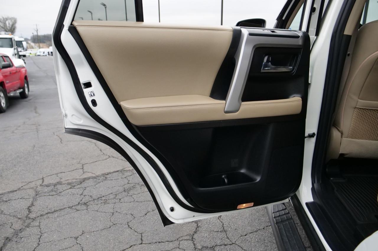 2021 Toyota 4Runner SR5 Premium / 4WD / Third Row / Sunroof! Lincolnton NC