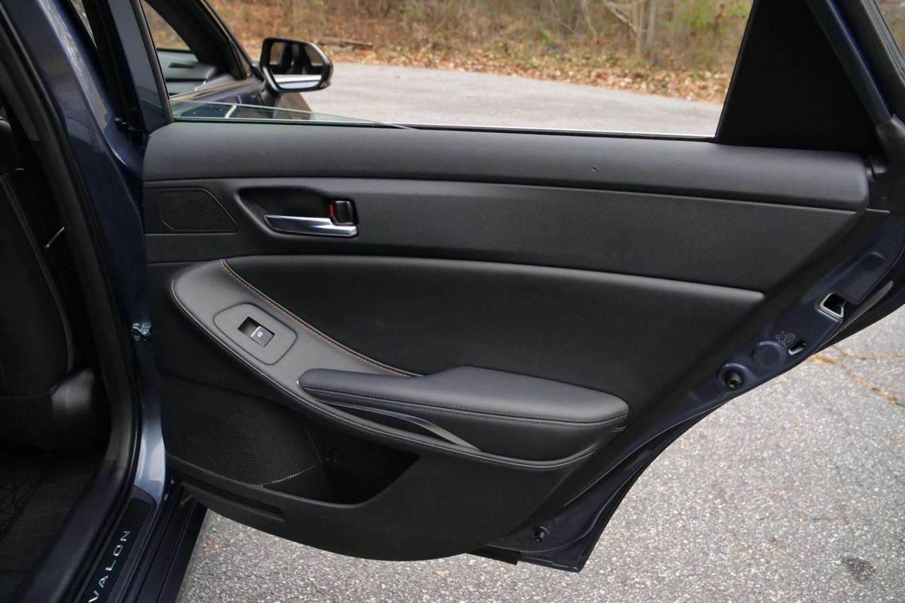 2021 Toyota Avalon Hybrid XSE / Heated Seats / Sunroof! Lincolnton NC