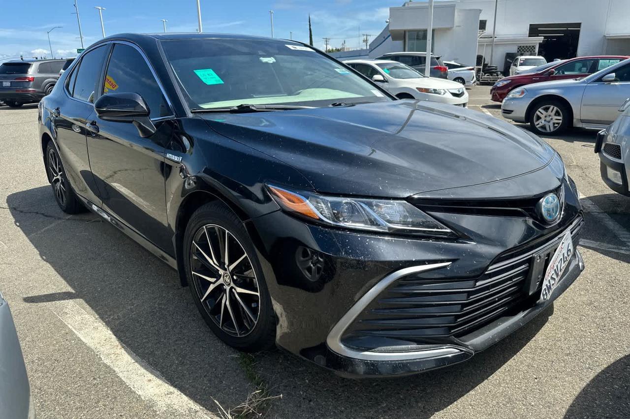 2021 Toyota Camry Hybrid LE