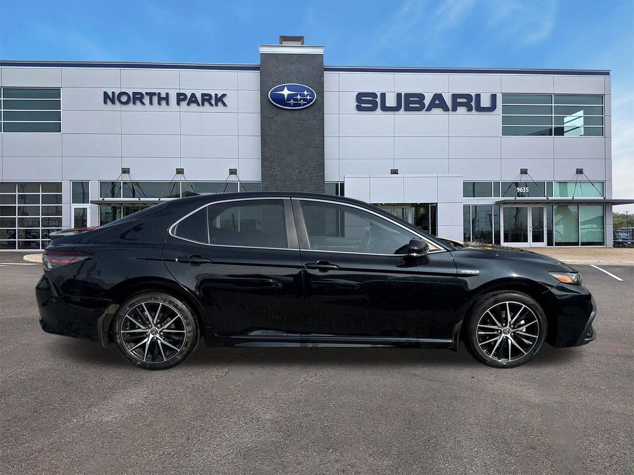 2021 Toyota Camry Hybrid SE