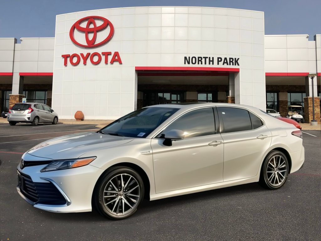 2021 Toyota Camry Hybrid XLE