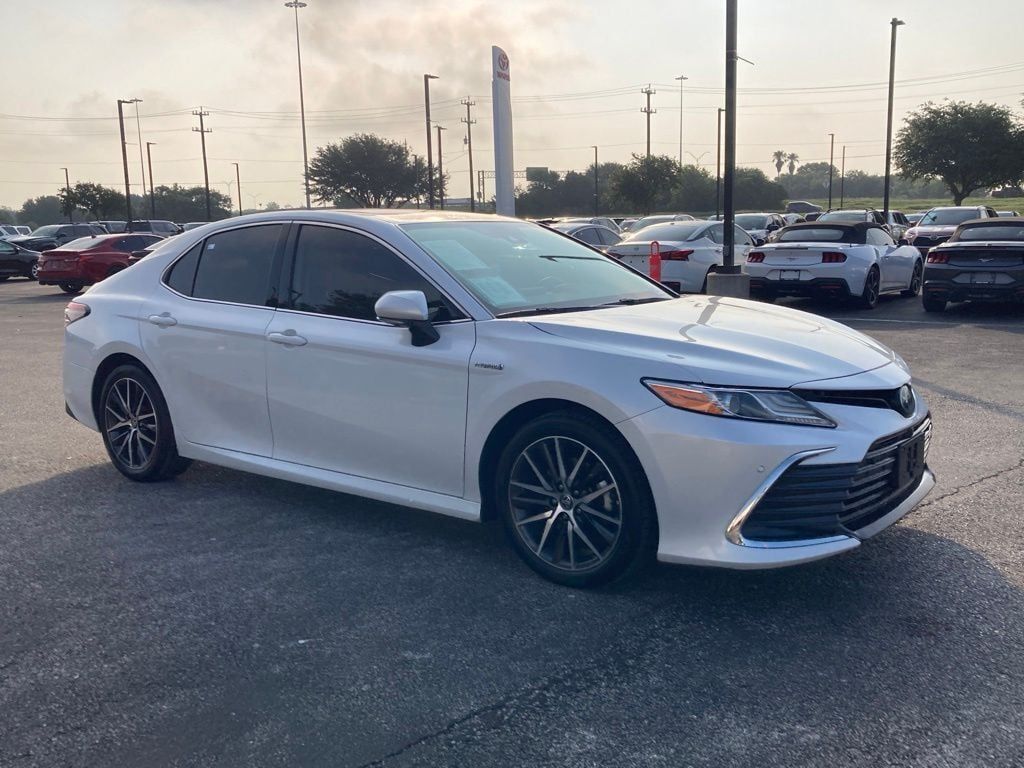 2021 Toyota Camry Hybrid XLE