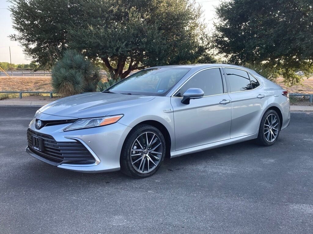 2021 Toyota Camry Hybrid XLE