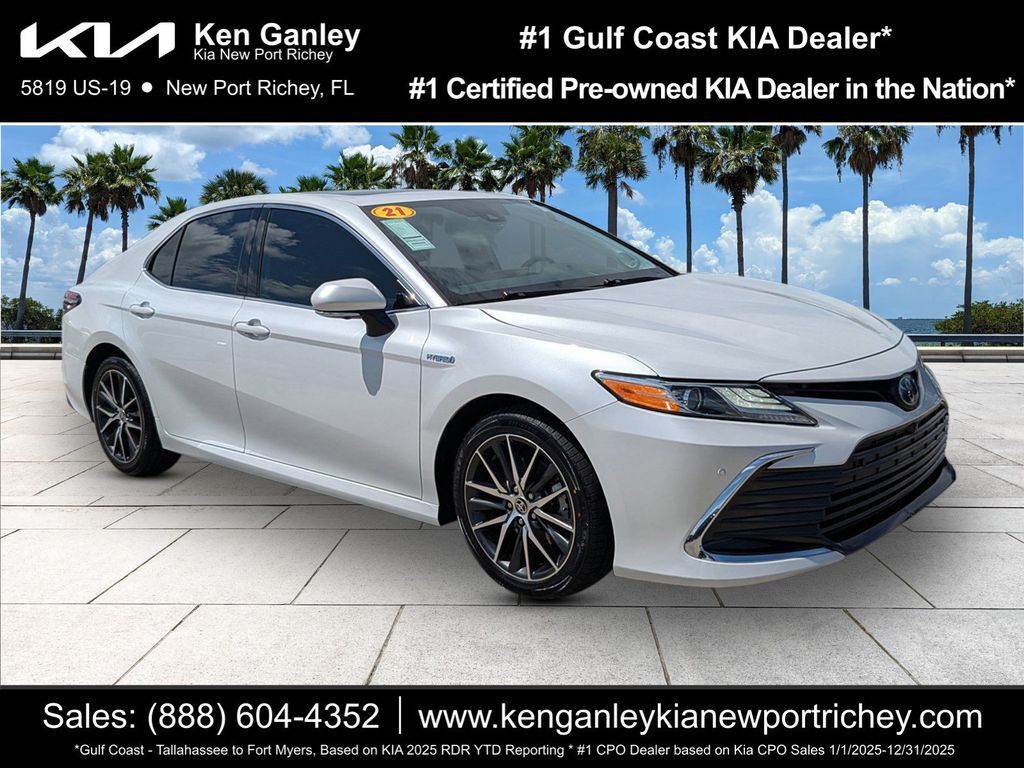 2021 Toyota Camry Hybrid XLE