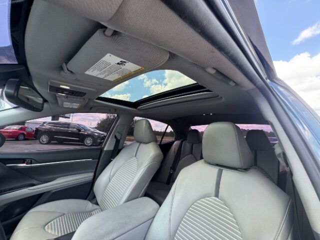 2021 Toyota Camry SE photo 11