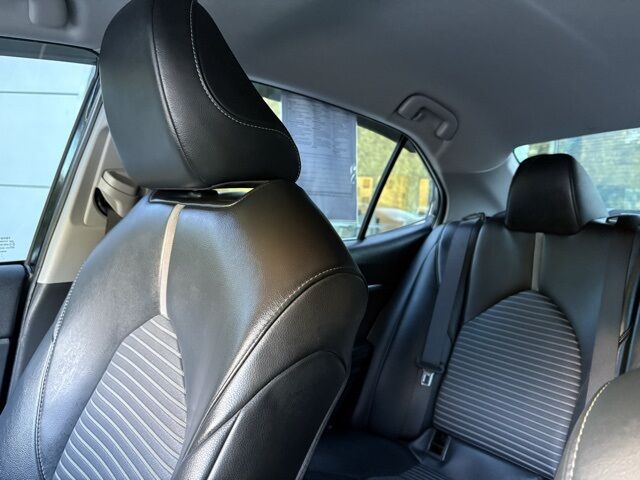 2021 Toyota Camry SE photo 22