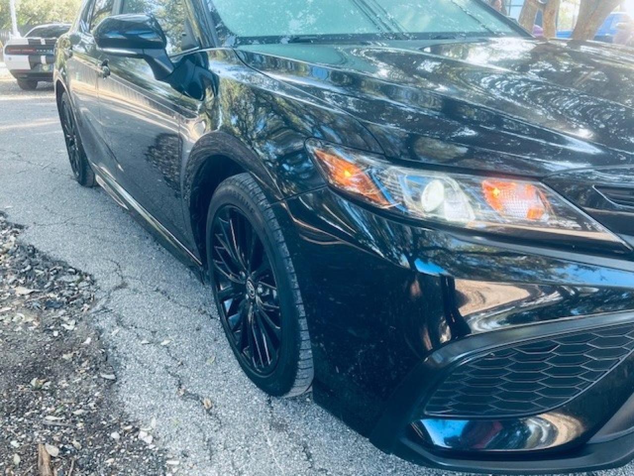 2021 Toyota Camry SE photo 3