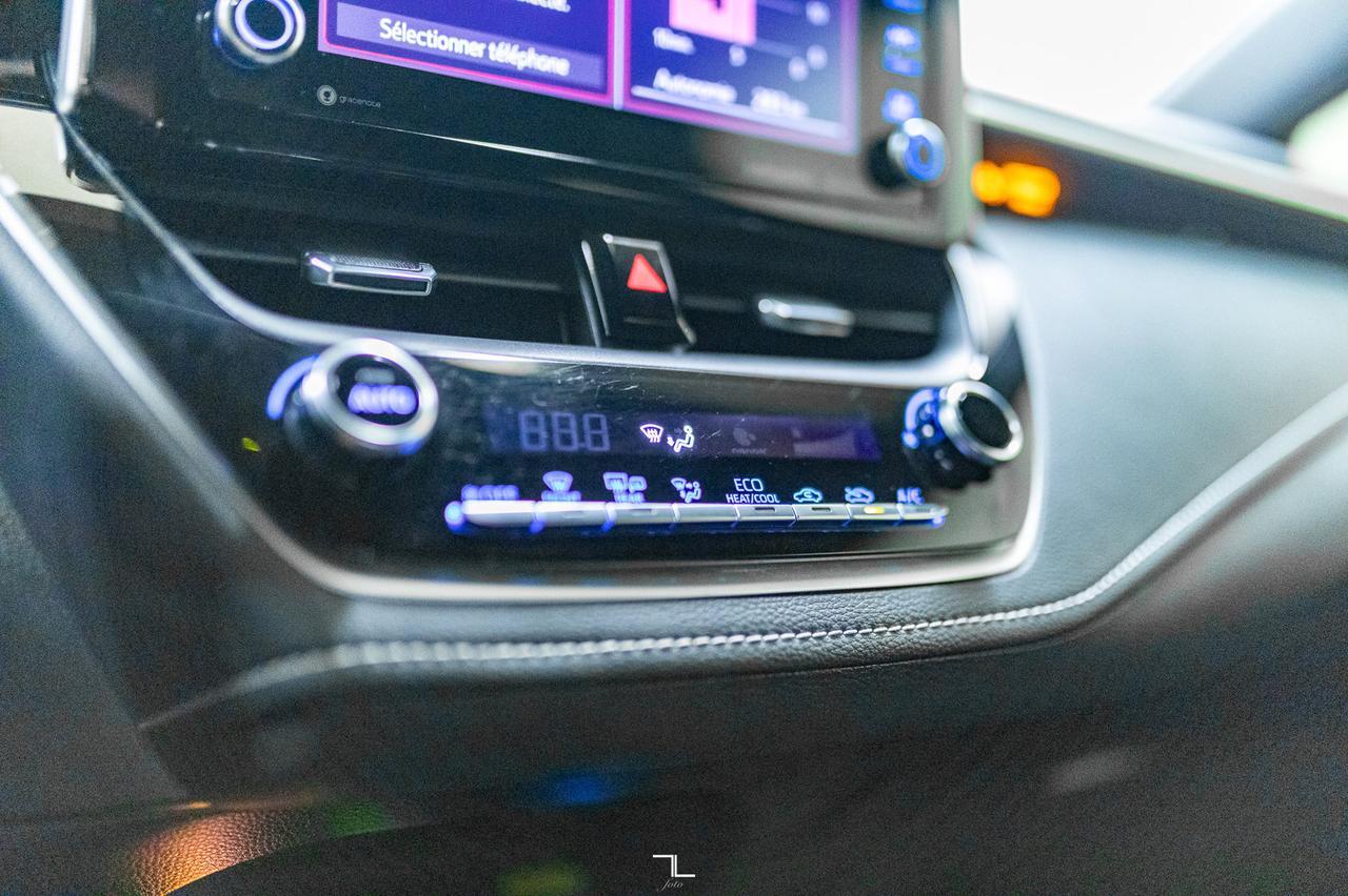 2021 Toyota Corolla SE Hatchback Manual BCam Red Deer AB