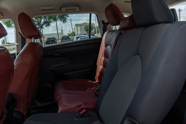 2021 Toyota Highlander  Selma TX