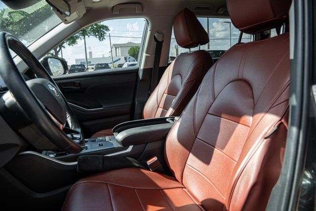 2021 Toyota Highlander  Selma TX