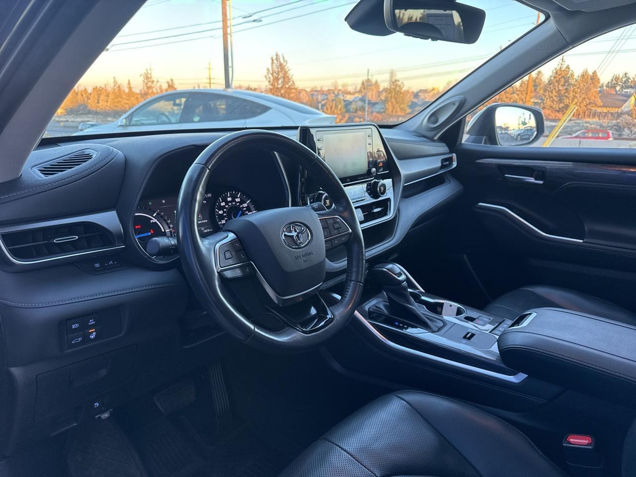 2021 Toyota Highlander Hybrid Limited Bend OR