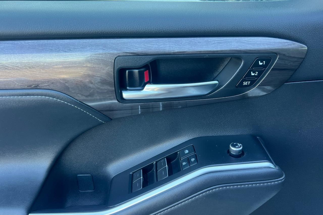 2021 Toyota Highlander Hybrid Limited Ontario OR