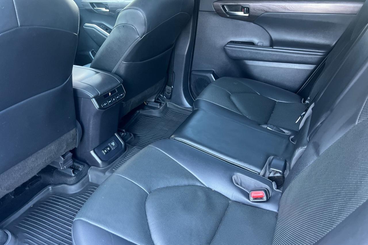 2021 Toyota Highlander Hybrid Limited Ontario OR