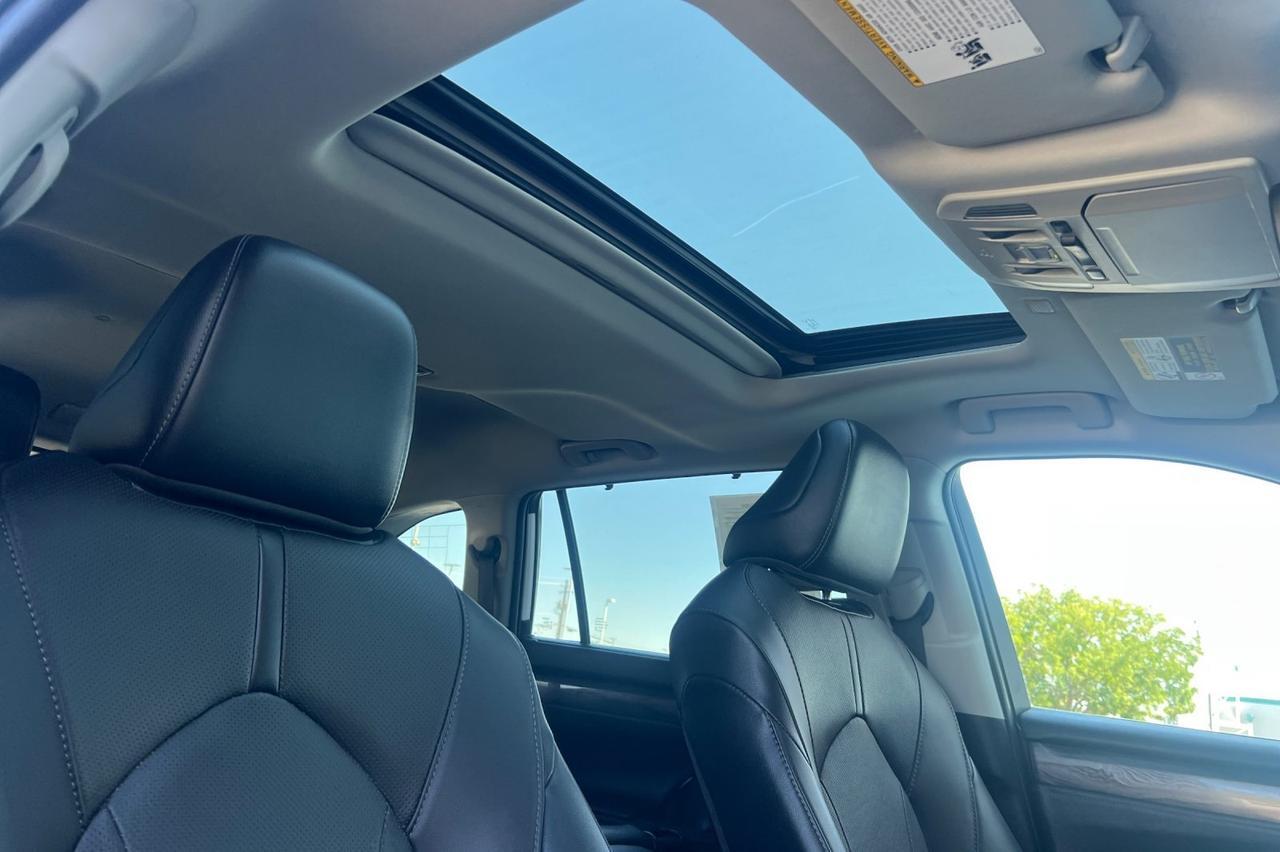 2021 Toyota Highlander Hybrid Limited Ontario OR