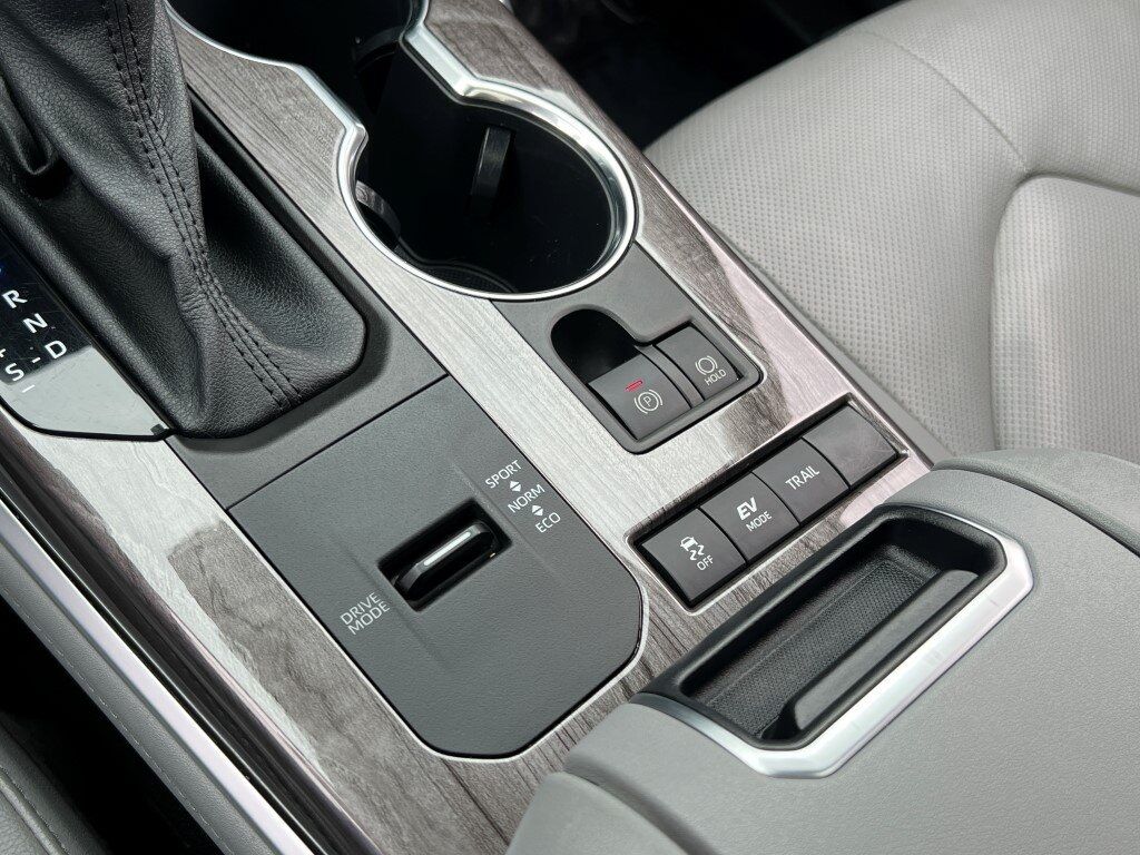 2021 Toyota Highlander Hybrid Limited Chantilly VA