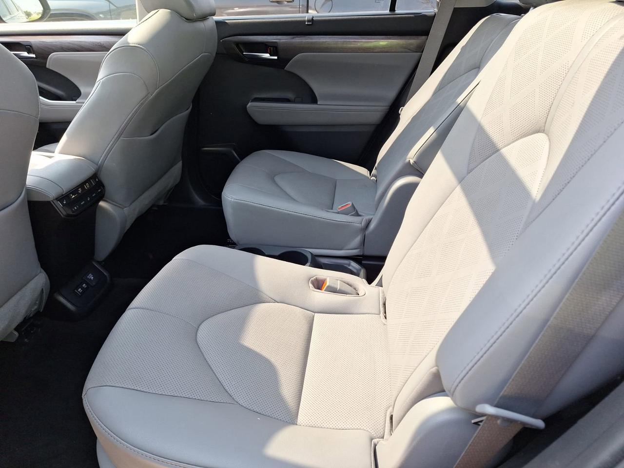 2021 Toyota Highlander Hybrid Platinum Hurst TX