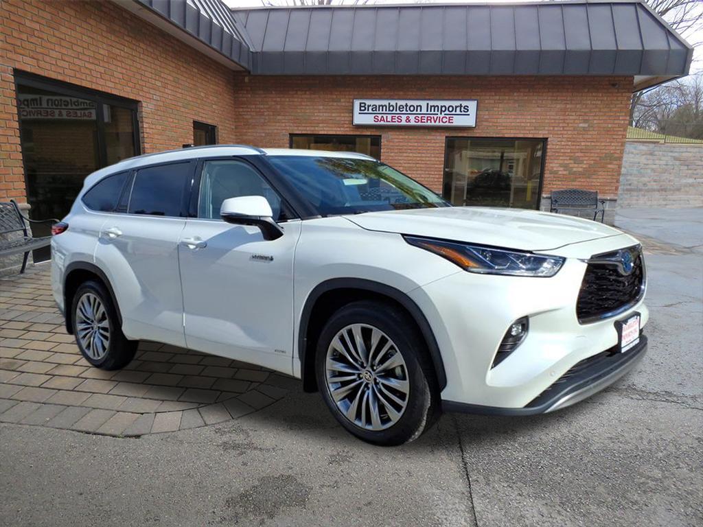 2021 Toyota Highlander Hybrid Platinum