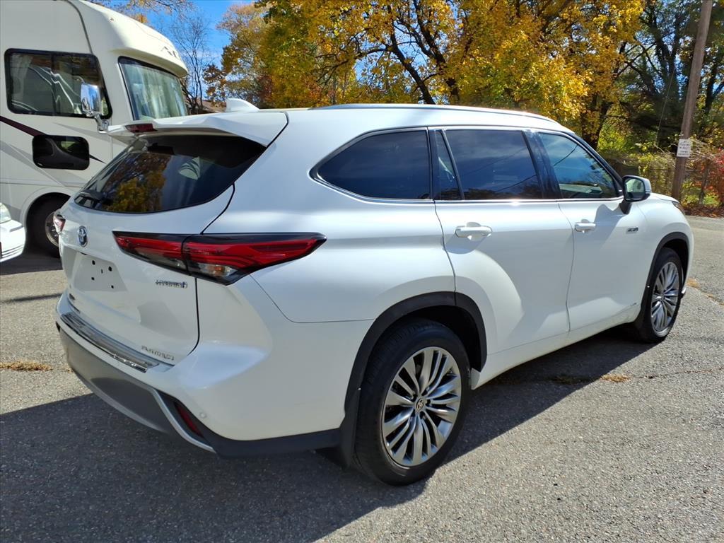 2021 Toyota Highlander Hybrid Platinum