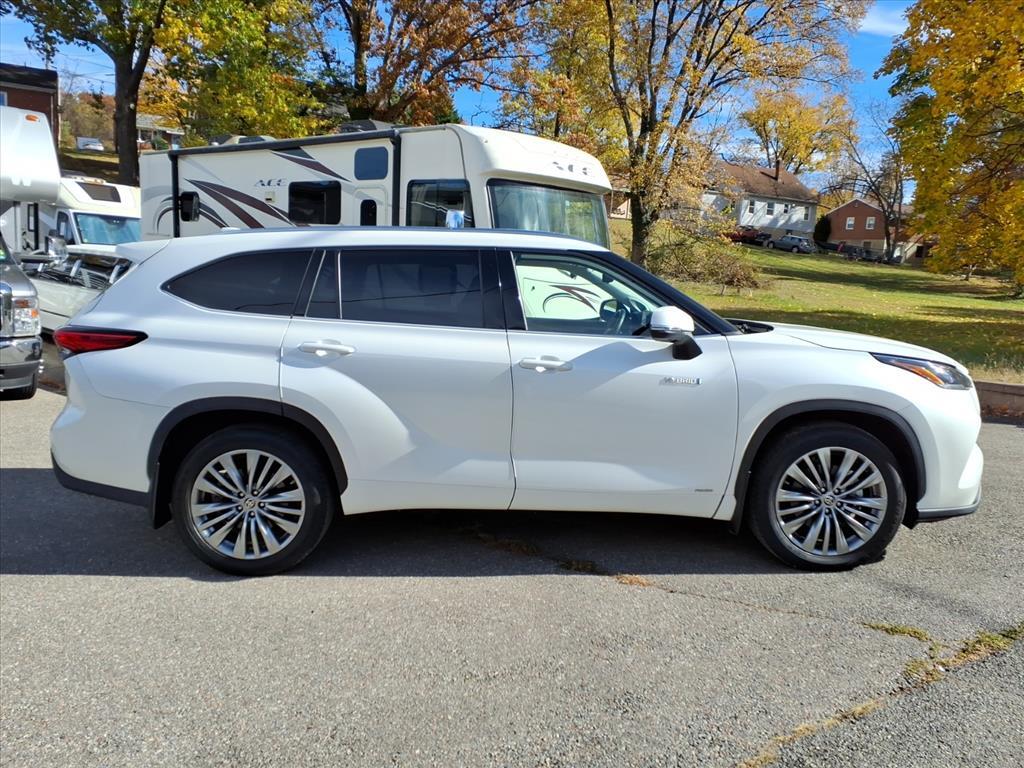 2021 Toyota Highlander Hybrid Platinum