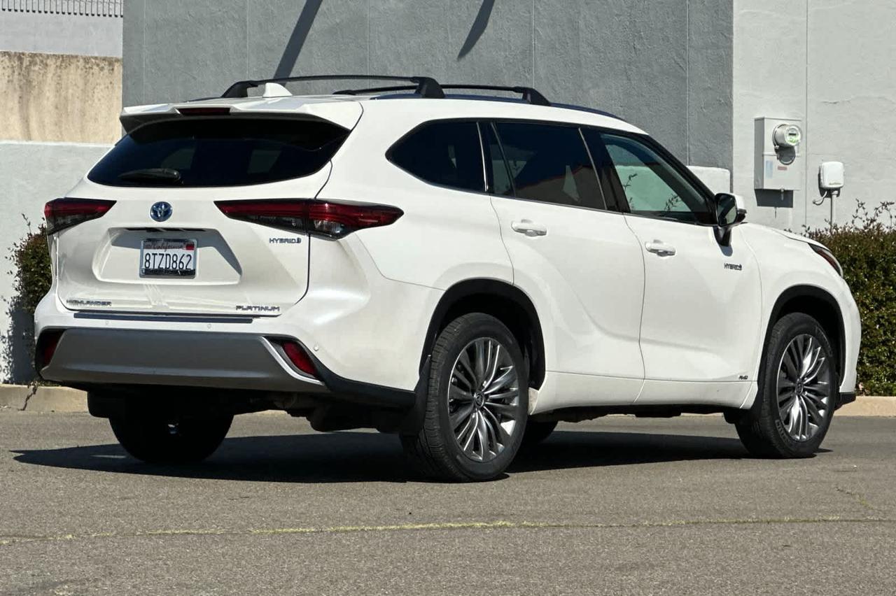 2021 Toyota Highlander Hybrid Platinum