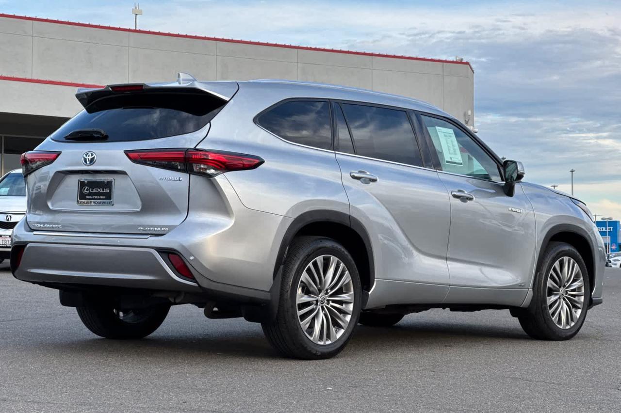 2021 Toyota Highlander Hybrid Platinum