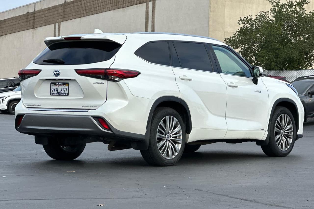 2021 Toyota Highlander Hybrid Platinum