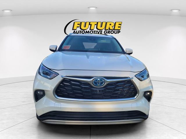 2021 Toyota Highlander Hybrid Platinum