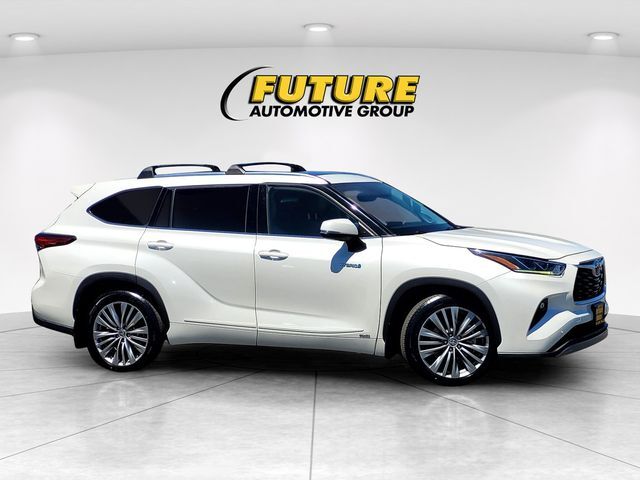 2021 Toyota Highlander Hybrid Platinum