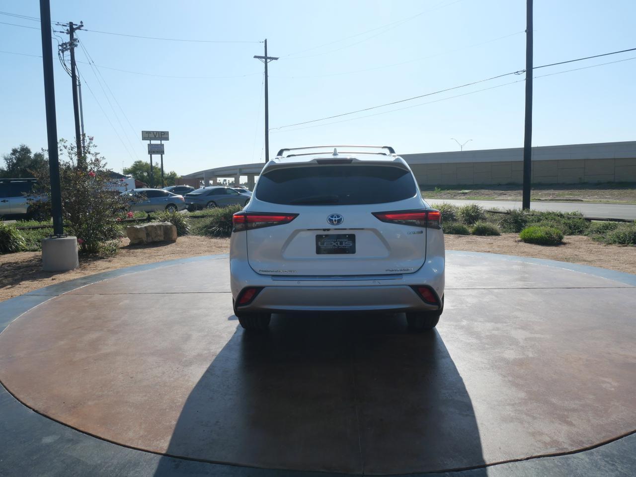 2021 Toyota Highlander Hybrid Platinum