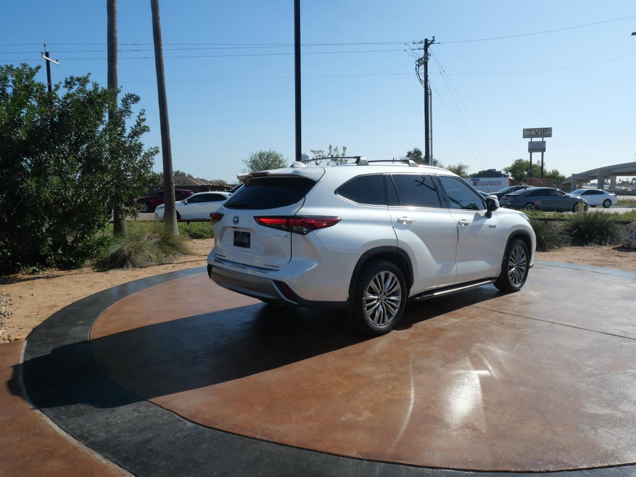 2021 Toyota Highlander Hybrid Platinum