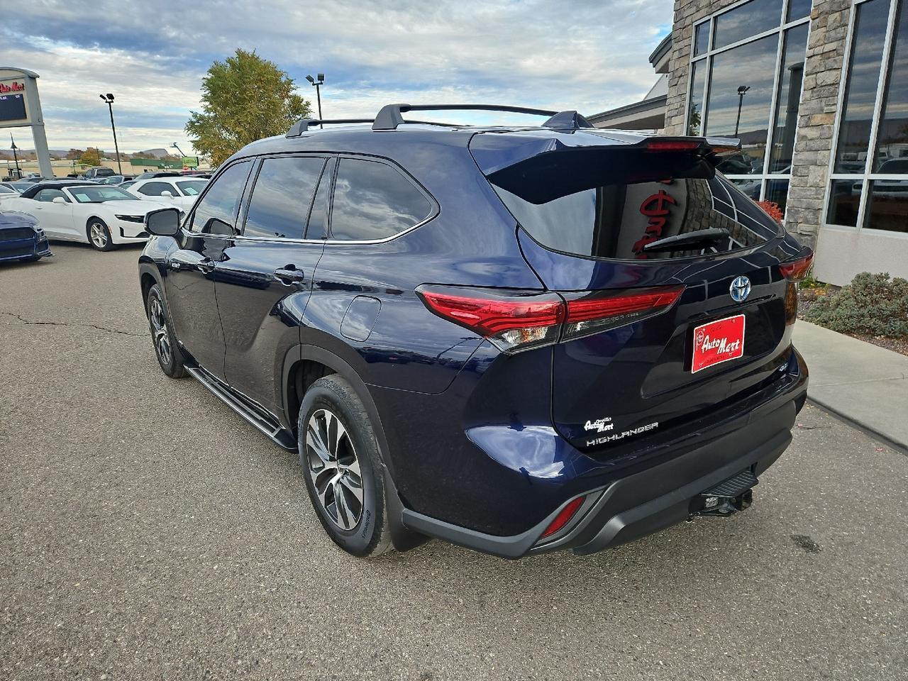 2021 Toyota Highlander Hybrid XLE photo 3