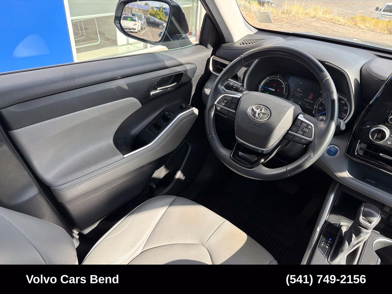 2021 Toyota Highlander Hybrid XLE Bend OR
